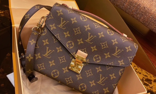 LV的老花郵差包為什么會發臭